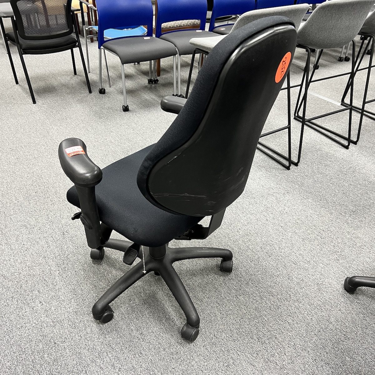 https://www.officefurnituresa.com/wp-content/uploads/2022/02/black-neutral-posture-task-chair-back.jpg