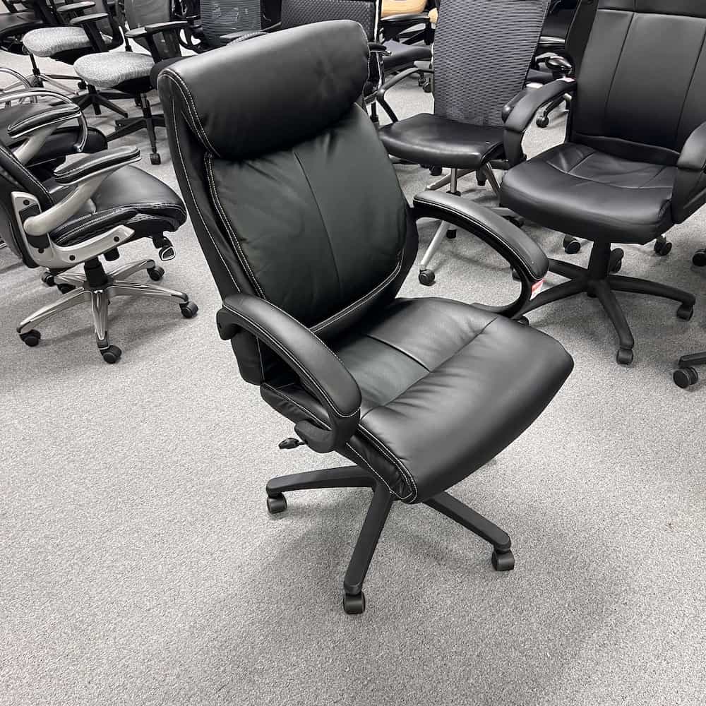 Manager chair black plush